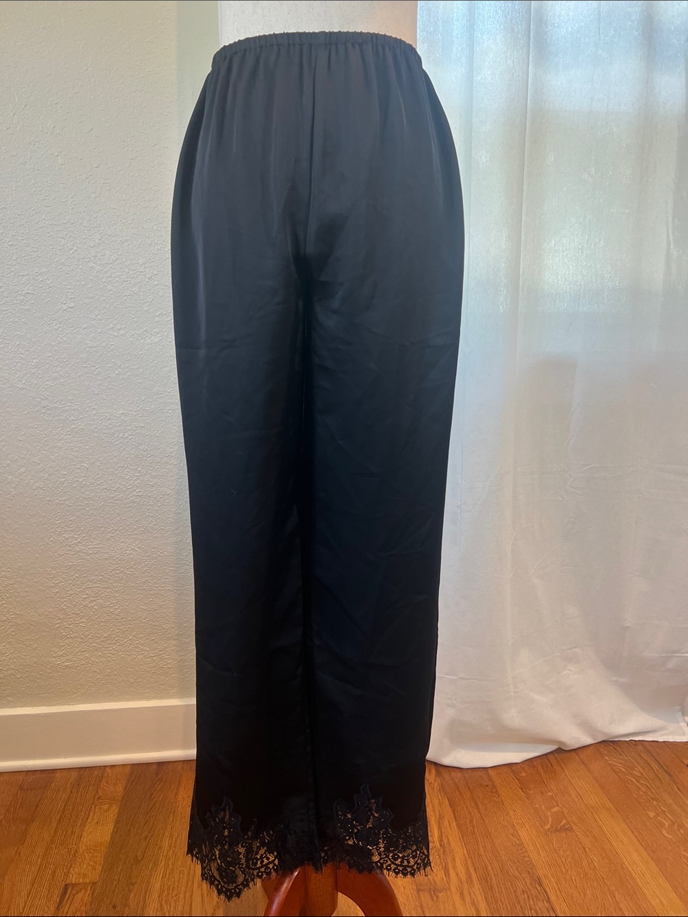 Sorella Wide-Leg Yara Black Satin Lace-Hem Pants. Size S. NWT